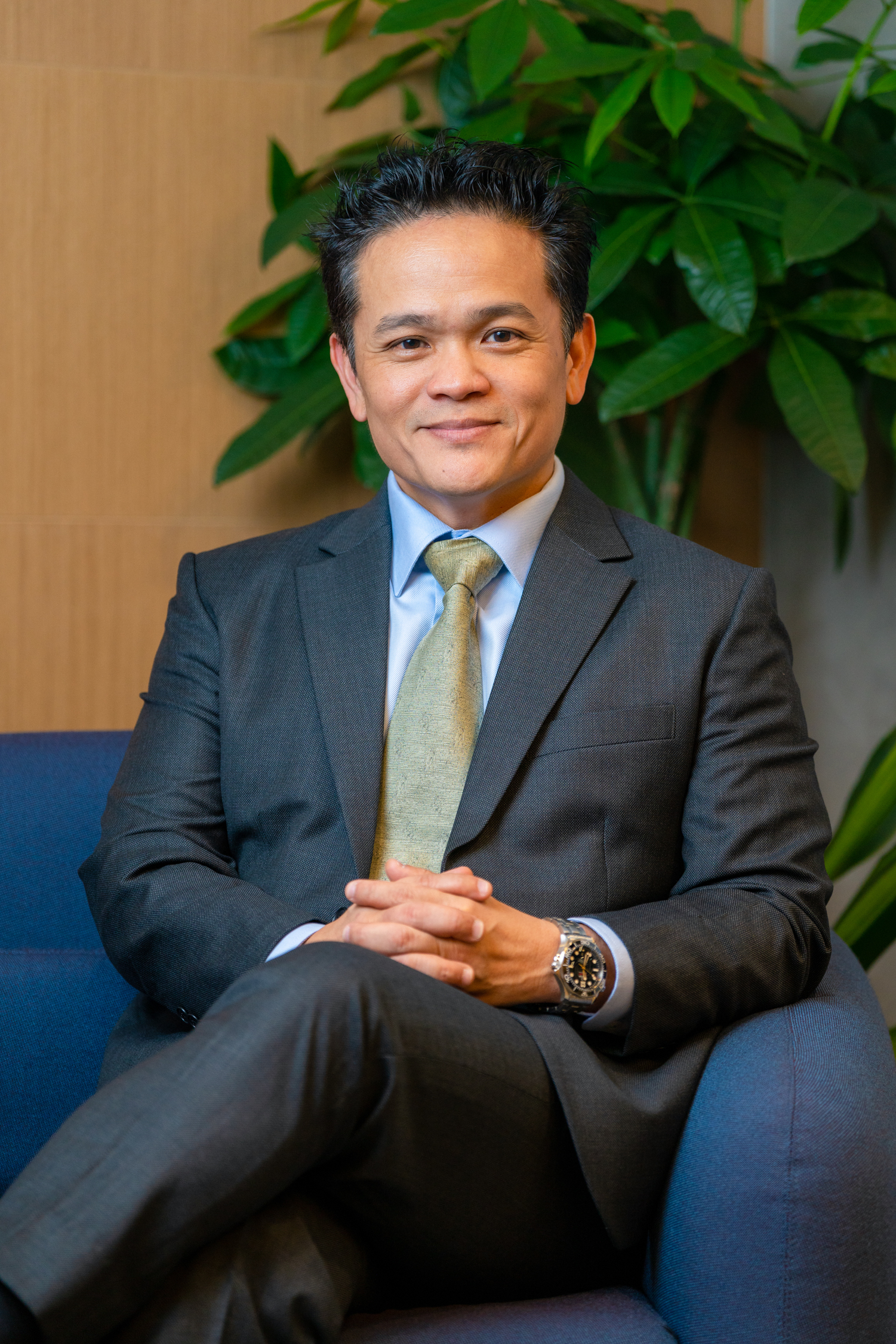 Direktur Marketing_Lionel Chng: Berdasarkan keputusan pemegang saham Telkomsel yaitu Telkom Indonesia dan Singtel telah menetapkan Lionel Chng sebagai Direktur Marketing Telkomsel yang aktif menjabat terhitung pada 7 Desember 2026.